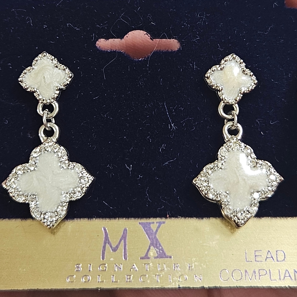 MX SIGNATURE COLLECTION SILVER TONE ENAMEL WHITE RHINESTONES CLOVER EARRINGS